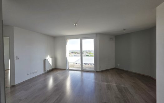 CLERMONT-FERRAND / Dernier étage d’une résidence récente, T2 de 49 m2 avec balcon et parking