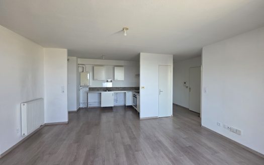 CLERMONT-FERRAND / Dernier étage d’une résidence récente, T2 de 49 m2 avec balcon et parking