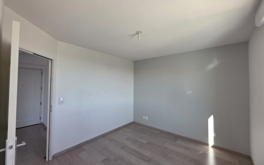 CLERMONT-FERRAND / Dernier étage d’une résidence récente, T2 de 49 m2 avec balcon et parking