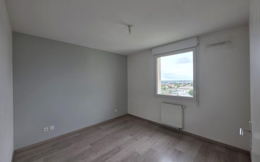 CLERMONT-FERRAND / Dernier étage d’une résidence récente, T2 de 49 m2 avec balcon et parking