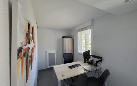 CLERMONT-FD SUD / Local 53 m2 avec 3 bueaux + zone d’accueil et 2 parkings privatifs