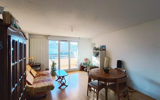 CLERMONT-FD – Investisseurs, Type 2 traversant avec balcons et parkings dans résidence récente