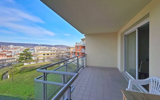CLERMONT-FD, Neufs soleils, T3 traversant avec terrasse, vue superbe et garage