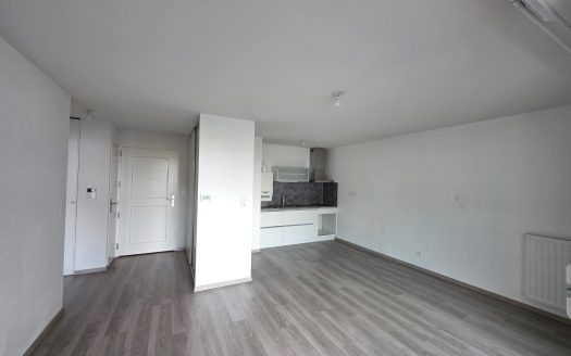 EXCLUSIVITE – Proximité Cézeaux, T2 récent avec balcon 11,4 m2 et garage fermé