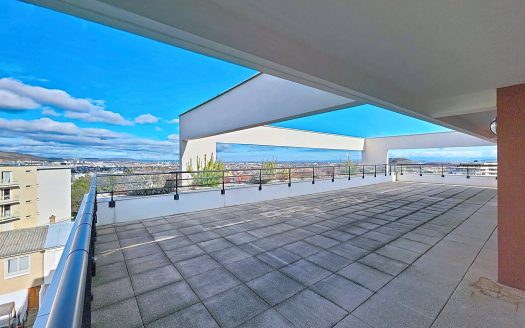 CLERMONT-FD SUD – Appartement sur le toit, 5 pièces, 156 m2 avec terrasse 266 m2 et double garage