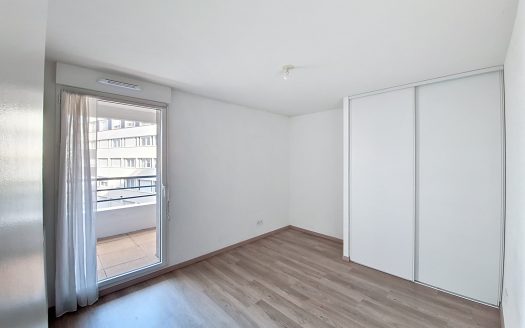 EXCLUSIVITE – Proximité Cézeaux, T2 récent avec balcon 11,4 m2 et garage fermé