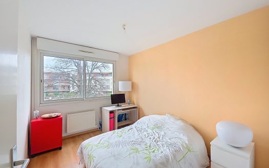 CLERMONT-FD, Neufs soleils, T3 traversant avec terrasse, vue superbe et garage