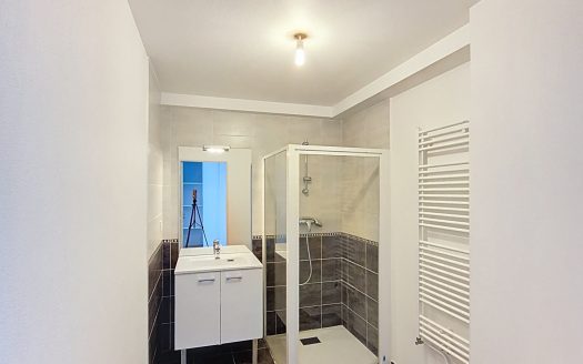 EXCLUSIVITE – Proximité Cézeaux, T2 récent avec balcon 11,4 m2 et garage fermé