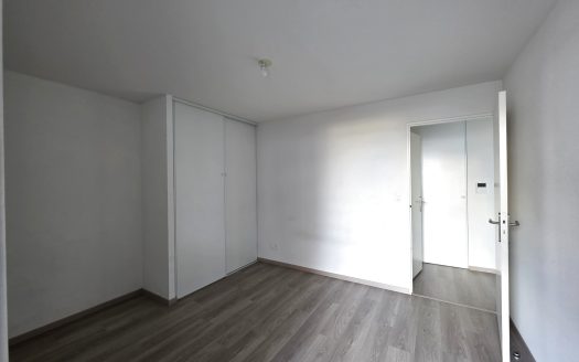 EXCLUSIVITE – Proximité Cézeaux, T2 récent avec balcon 11,4 m2 et garage fermé