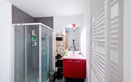 CLERMONT-FD / CEZEAUX – Dernier étage, Mini T3 traversant (2014) avec balcon et garage