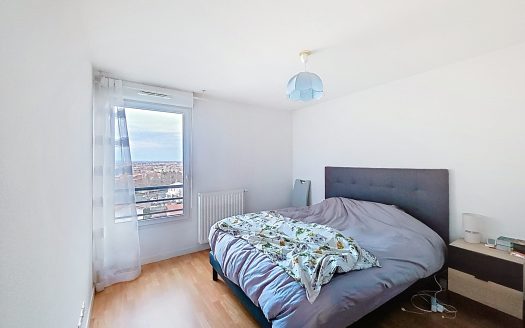 CLERMONT-FD / CEZEAUX – Dernier étage, Mini T3 traversant (2014) avec balcon et garage