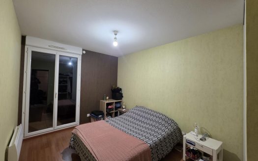 ROYAT, investisseurs, cadre exceptionnel, résidence récente, T2 avec terrasse, cave et garage