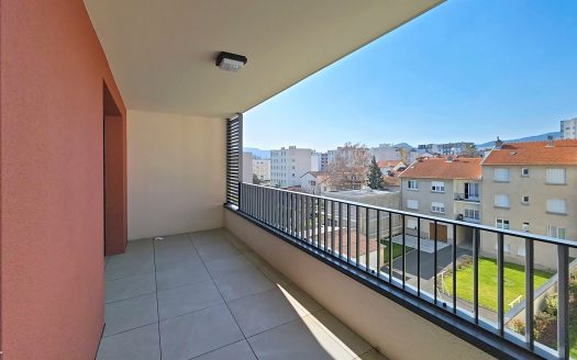 CLERMONT-FD SUD – T3 neuf traversant EST / OUEST en étage élevé, avec balcon et garage fermé