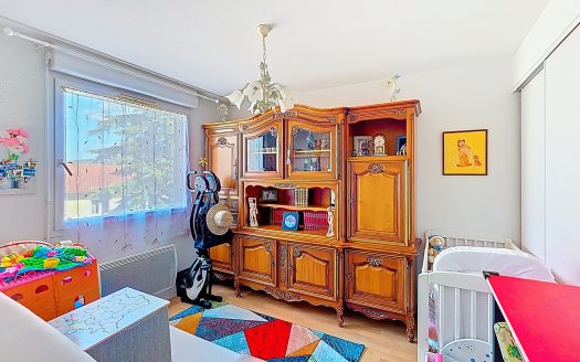 PERIGNAT-LES-SARLIEVE – Investisseurs, T3 dernier étage avec balcons 20 m2 et garage fermé dans résidence réce