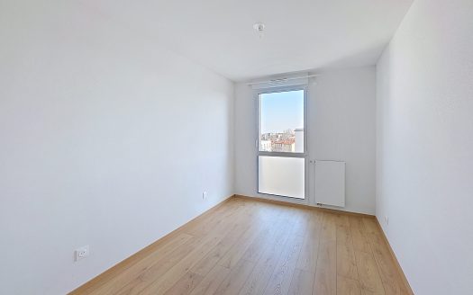 CLERMONT-FD SUD – T3 neuf traversant EST / OUEST en étage élevé, avec balcon et garage fermé