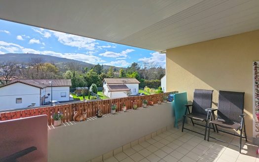 PERIGNAT-LES-SARLIEVE – Investisseurs, T3 dernier étage avec balcons 20 m2 et garage fermé dans résidence réce