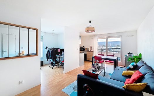 CLERMONT-FD / CEZEAUX – Dernier étage, Mini T3 traversant (2014) avec balcon et garage