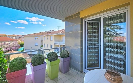 PERIGNAT-LES-SARLIEVE – Investisseurs, T3 dernier étage avec balcons 20 m2 et garage fermé dans résidence réce