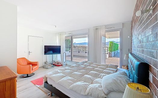 CLERMONT-FD SUD – Appartement sur le toit, 5 pièces, 156 m2 avec terrasse 266 m2 et double garage