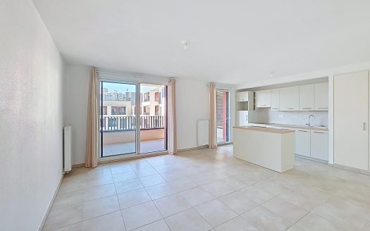 CLERMONT-FD SUD – T3 neuf traversant EST / OUEST en étage élevé, avec balcon et garage fermé