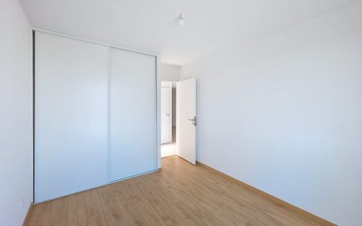 CLERMONT-FD SUD – T3 neuf traversant EST / OUEST en étage élevé, avec balcon et garage fermé