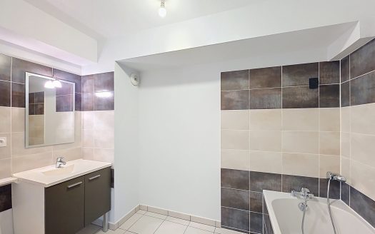 CLERMONT-FD SUD – Type 3 récent, 70 m2 avec balcon 15 m2 et garage fermé