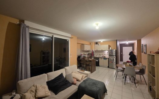 ROYAT, investisseurs, cadre exceptionnel, résidence récente, T2 avec terrasse, cave et garage