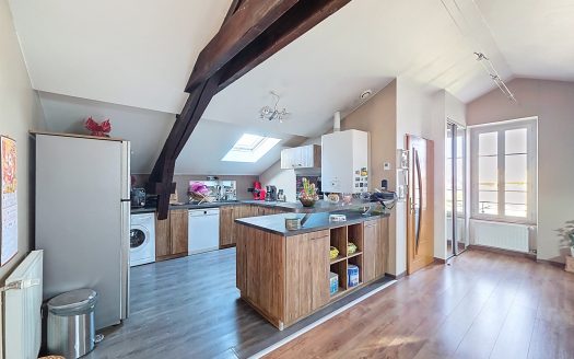 CLERMONT-FD – Léon Blum, dernier étage mansardé, T4 de 89,81 m2avec terrasse et cave
