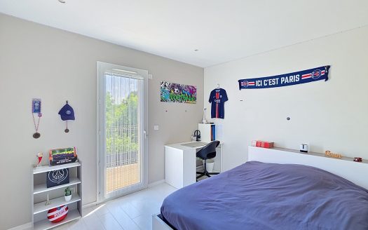 AYDAT – Villa d’architecte récente 233 m2 sur terrain de 1029 m2