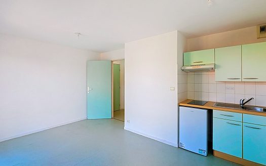 CLERMONT-FD SUD / Proche Campus des Cézeaux, lot de deux studios avec balcon et parking privé
