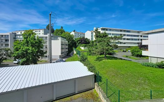 CHAMALIERES / Quartier GALOUBIES, T3 traversant avec balcons, cave et garage