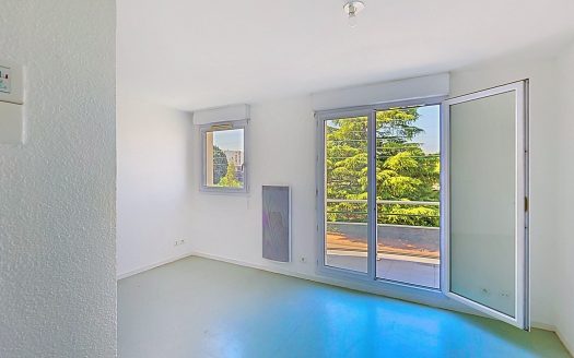 CLERMONT-FD SUD / Proche Campus des Cézeaux, lot de deux studios avec balcon et parking privé