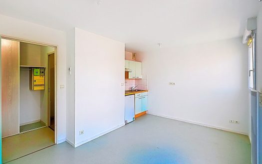 CLERMONT-FD SUD / Proche Campus des Cézeaux, lot de deux studios avec balcon et parking privé