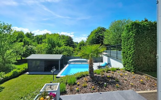 AYDAT – Villa d’architecte récente 233 m2 sur terrain de 1029 m2