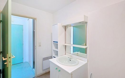 CLERMONT-FD SUD / Proche Campus des Cézeaux, lot de deux studios avec balcon et parking privé