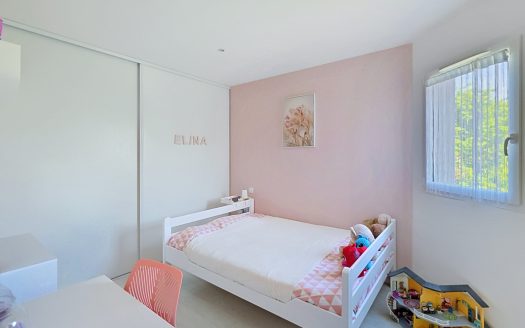 AYDAT – Villa d’architecte récente 233 m2 sur terrain de 1029 m2