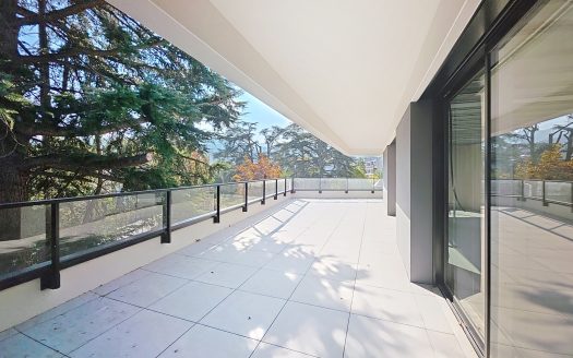 CHAMALIERES – Dernier étage, résidence de standing, T4 de 111 m2 avec avec terrasse 112 m2 et garage double