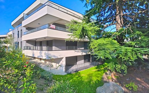 CHAMALIERES – Dernier étage, résidence de standing, T4 de 111 m2 avec avec terrasse 112 m2 et garage double