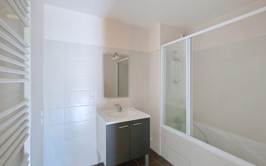 CLERMONT-FERRAND / CHAMALIERES – T3 récent avec terrasse et garage