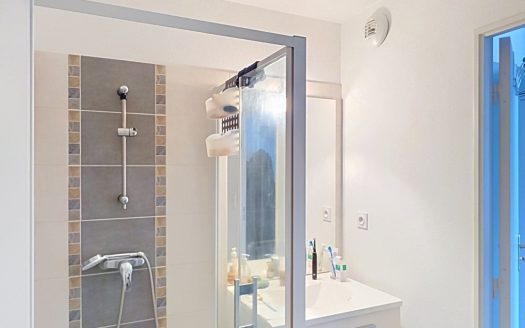 CLERMONT-FERRAND SUD / Investisseurs, résidence récente, T2 de 46 m2 avec balcon et parking