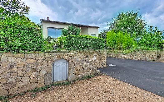 LES MARTRES DE VEYRE – Maison d’architecte 168 m2 sur terrain de 1043 m2
