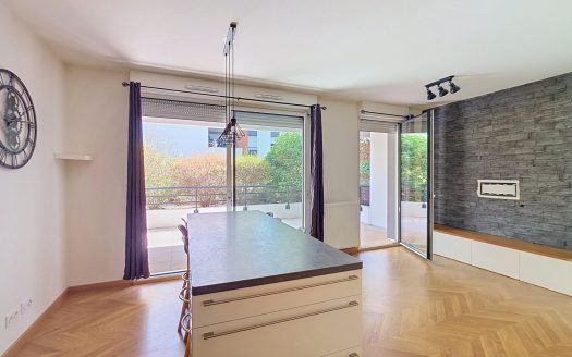 EXCLUSIVITE – Cézeaux, Superbe T3 récent avec terrasse et garage